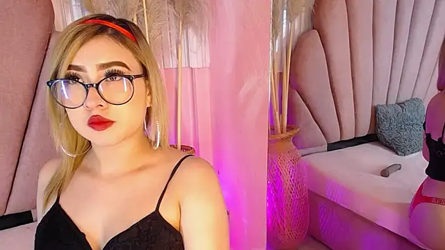 Doll Kitty  online show from June 3, 2026, 12:41 pm