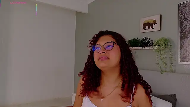 AmeliaLaurent  online show from June 5, 2026, 7:30 pm