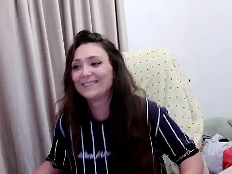 Lola Creolla online show from June 10, 2026, 5:23 pm