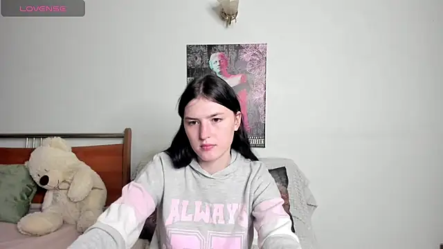 Kira Devi online show from June 1, 2026, 7:26 pm