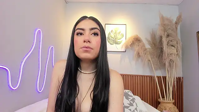 CARLA FERRERM online show from June 6, 2026, 8:24 pm