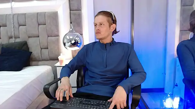 AnthonyStone  online show from June 5, 2026, 7:41 pm