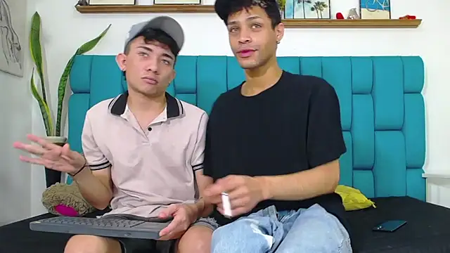 Snapshot of STRANGER_BOYS chatting on June 18, 2026, 11:20 pm STRANGER BOYS online show from June 18, 2026, 11:20 pm