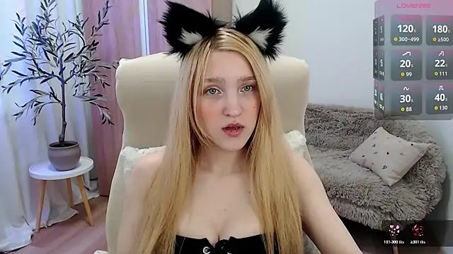 Snapshot of Letty_Pearl chatting on June 8, 2026, 7:42 am Letty Pearl online show from June 8, 2026, 7:42 am