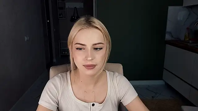 Snapshot of fruktozzkaa chatting on June 8, 2026, 7:20 am fruktozzkaa online show from June 8, 2026, 7:20 am