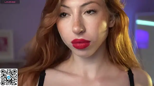 Mia Daddysgirl  online show from June 12, 2026, 8:35 am