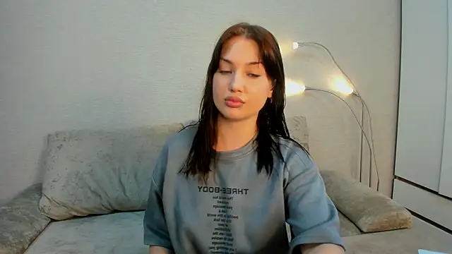 AliciaCollinss online show from June 6, 2026, 3:39 pm