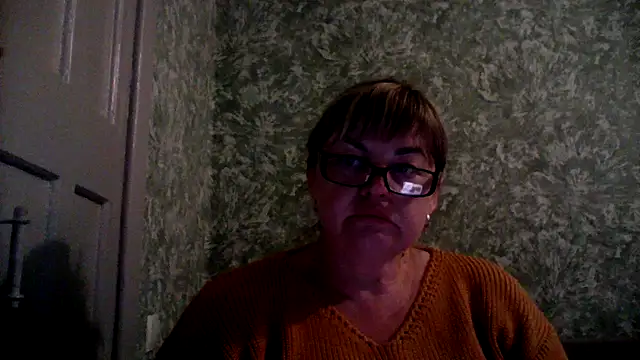 Snapshot of Empress211 chatting on June 1, 2026, 5:58 pm Empress211 online show from June 1, 2026, 5:58 pm