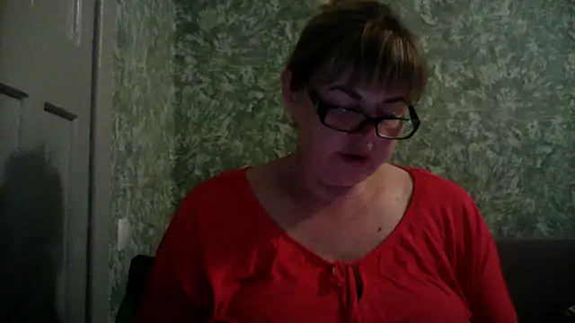 Snapshot of Empress211 chatting on June 3, 2026, 5:40 pm Empress211 online show from June 3, 2026, 5:40 pm