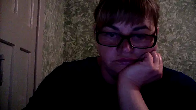 Snapshot of Empress211 chatting on June 7, 2026, 5:38 pm Empress211 online show from June 7, 2026, 5:38 pm