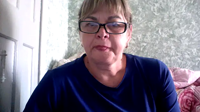 Snapshot of Empress211 chatting on June 9, 2026, 6:47 am Empress211 online show from June 9, 2026, 6:47 am