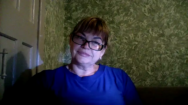 Snapshot of Empress211 chatting on June 9, 2026, 6:52 pm Empress211 online show from June 9, 2026, 6:52 pm