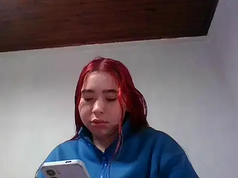 Annisofi000 online show from June 4, 2026, 6:36 pm