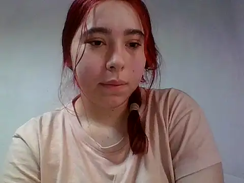 Annisofi000 online show from June 7, 2026, 7:06 pm