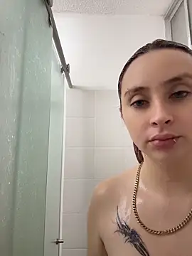 Sophia LuxxX online show from June 5, 2026, 5:29 pm