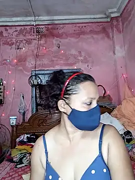 Snapshot of MoonLusty chatting on June 3, 2026, 2:33 pm MoonLusty online show from June 3, 2026, 2:33 pm