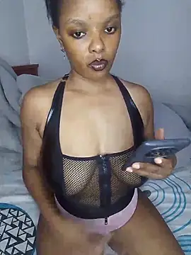 creamiequeen online show from June 1, 2026, 8:32 pm