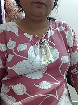 manjusrma005 online show from June 5, 2026, 6:46 pm