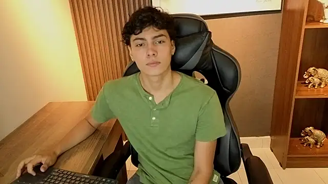 Snapshot of Esteban_Fire chatting on June 2, 2026, 11:45 am Esteban Fire online show from June 2, 2026, 11:45 am