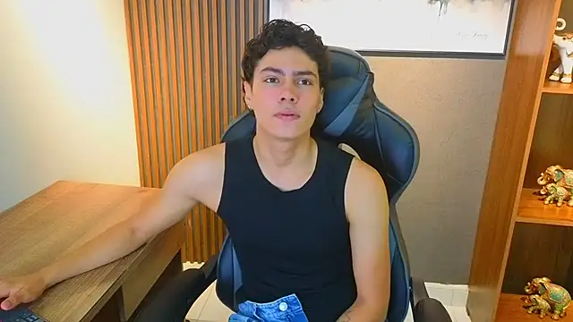 Snapshot of Esteban_Fire chatting on June 6, 2026, 12:54 pm Esteban Fire online show from June 6, 2026, 12:54 pm