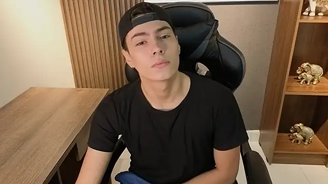 Snapshot of Esteban_Fire chatting on June 8, 2026, 11:54 am Esteban Fire online show from June 8, 2026, 11:54 am