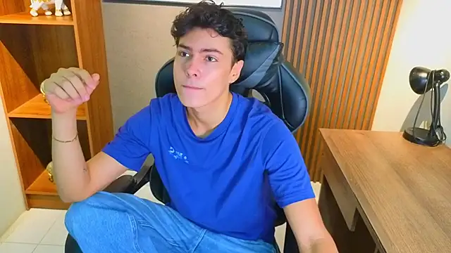 Snapshot of Esteban_Fire chatting on June 9, 2026, 12:06 pm Esteban Fire online show from June 9, 2026, 12:06 pm
