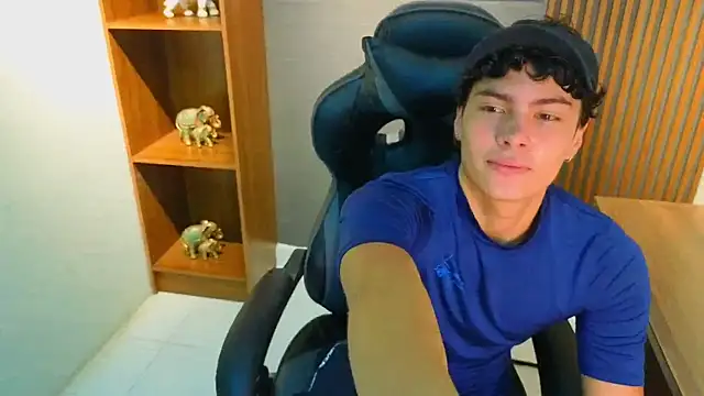 Snapshot of Esteban_Fire chatting on June 10, 2026, 12:15 pm Esteban Fire online show from June 10, 2026, 12:15 pm