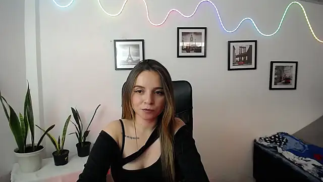 cloedesantis03 online show from June 9, 2026, 5:57 pm