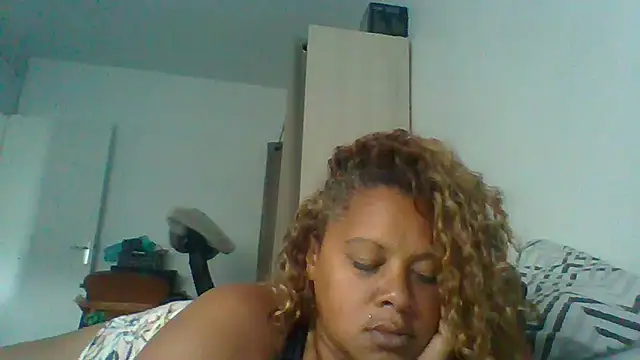 DOMINATRICESANDRA online show from June 3, 2026, 6:46 pm