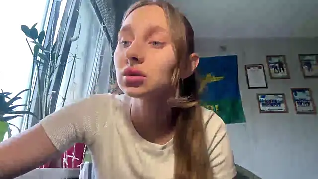 AlidaReff online show from June 10, 2026, 3:11 pm