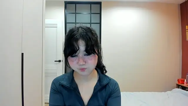Snapshot of _emmy_lee chatting on June 10, 2026, 4:17 pm emmy lee online show from June 10, 2026, 4:17 pm