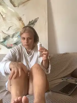 Snapshot of Ella_Bloom chatting on June 9, 2026, 9:10 am Ella Bloom online show from June 9, 2026, 9:10 am