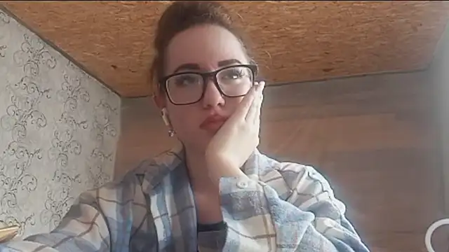 OliviaMoment online show from June 6, 2026, 9:58 am