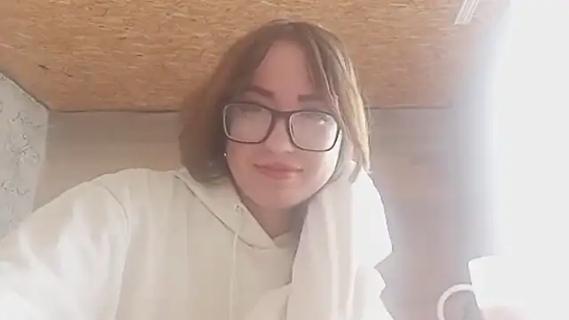 OliviaMoment online show from June 11, 2026, 9:18 am