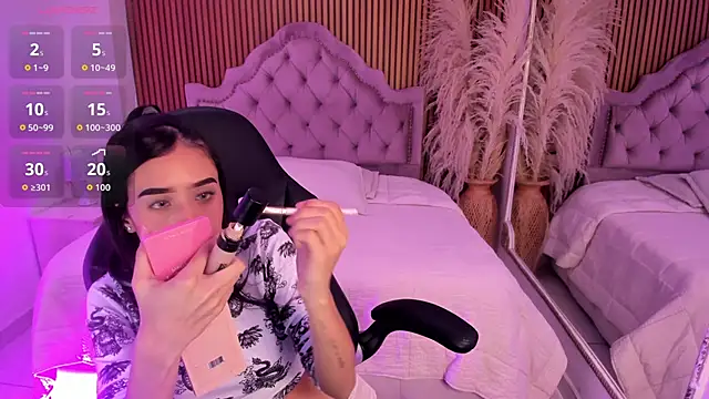 GabyOwens1 online show from June 9, 2026, 2:17 pm