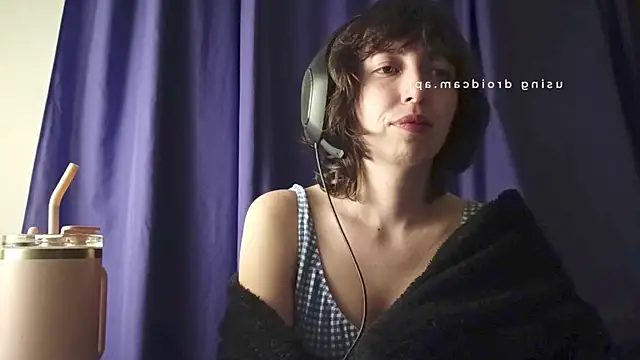 Julixta online show from June 10, 2026, 4:01 am