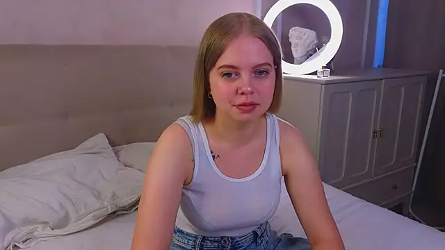 RebeccaCruz online show from June 7, 2026, 7:34 am