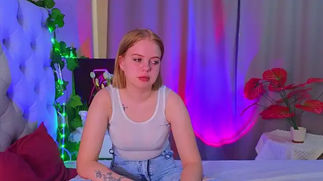 RebeccaCruz online show from June 10, 2026, 8:13 am