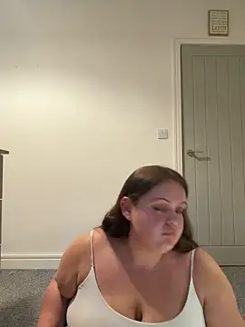 Snapshot of LillyMaexx chatting on June 8, 2026, 9:15 pm LillyMaexx online show from June 8, 2026, 9:15 pm