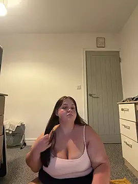 Snapshot of LillyMaexx chatting on June 10, 2026, 9:14 pm LillyMaexx online show from June 10, 2026, 9:14 pm