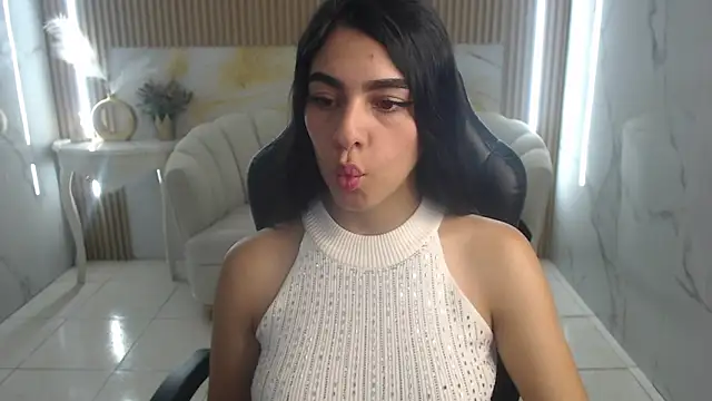 Snapshot of Emilly_s chatting on June 5, 2026, 12:33 pm Emilly s online show from June 5, 2026, 12:33 pm