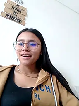 Sofielovee-01 online show from June 1, 2026, 12:18 pm