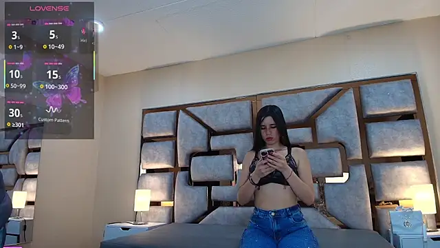 Snapshot of Crystal_Silver chatting on June 6, 2026, 2:11 pm Crystal Silver online show from June 6, 2026, 2:11 pm