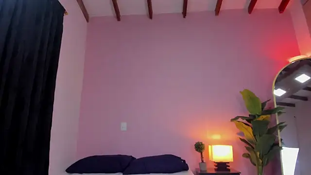 Snapshot of wet_kiiss chatting on June 6, 2026, 8:35 pm wet kiiss online show from June 6, 2026, 8:35 pm