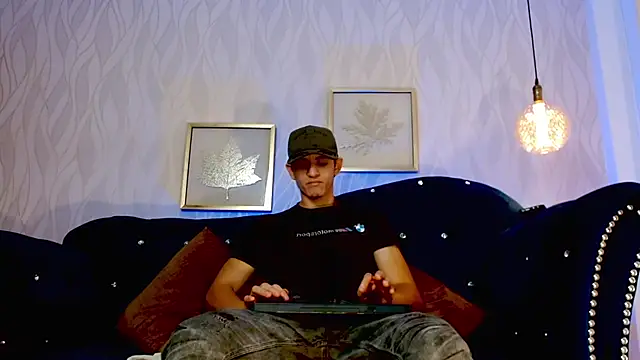 Snapshot of AxelFalconn chatting on June 9, 2026, 6:19 pm AxelFalconn online show from June 9, 2026, 6:19 pm