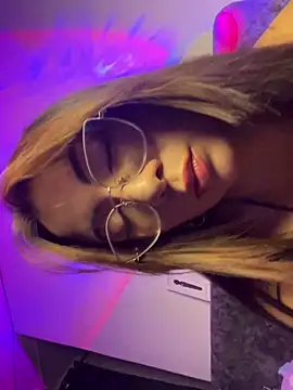 arilynn  online show from June 8, 2026, 7:20 am