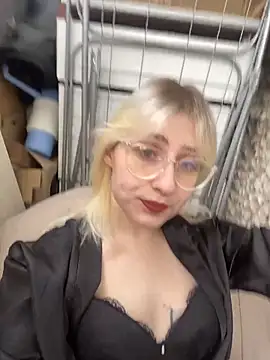 Snapshot of xp_blondie chatting on June 5, 2026, 6:20 am xp blondie online show from June 5, 2026, 6:20 am