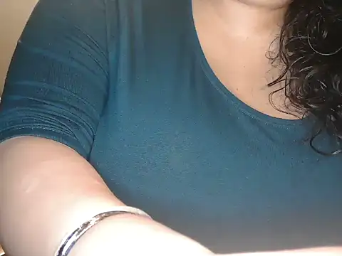 kissingcurvy09 online show from June 10, 2026, 6:07 pm