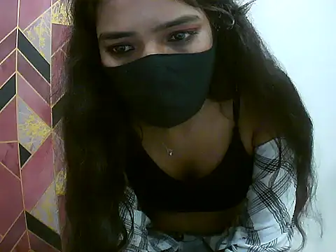 Hot-Roshni online show from June 7, 2026, 7:17 pm