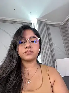 Snapshot of ValentinaLuciana chatting on June 3, 2026, 2:33 pm ValentinaLuciana online show from June 3, 2026, 2:33 pm
